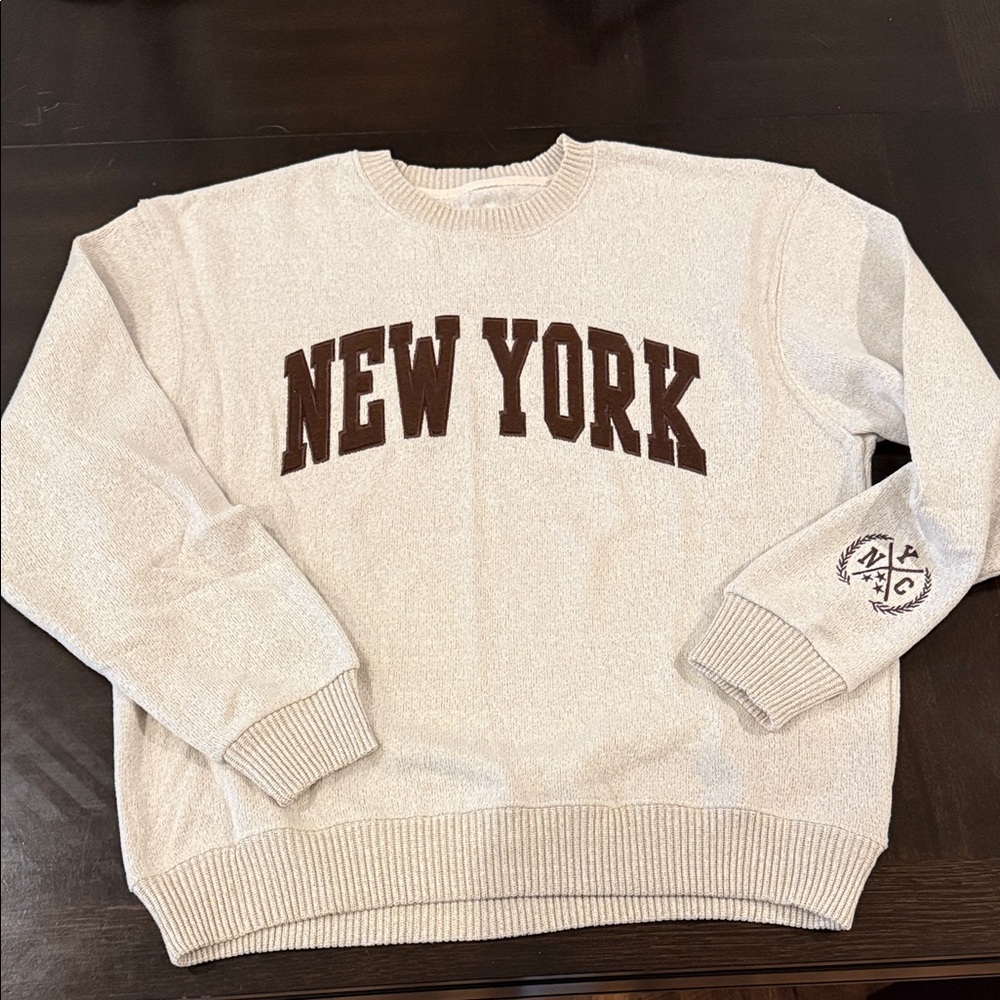 Men's Crewneck Sweater with NEW YORK Appliqué - Cream/Brown